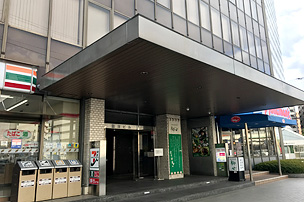 横浜駅西口から徒歩7分